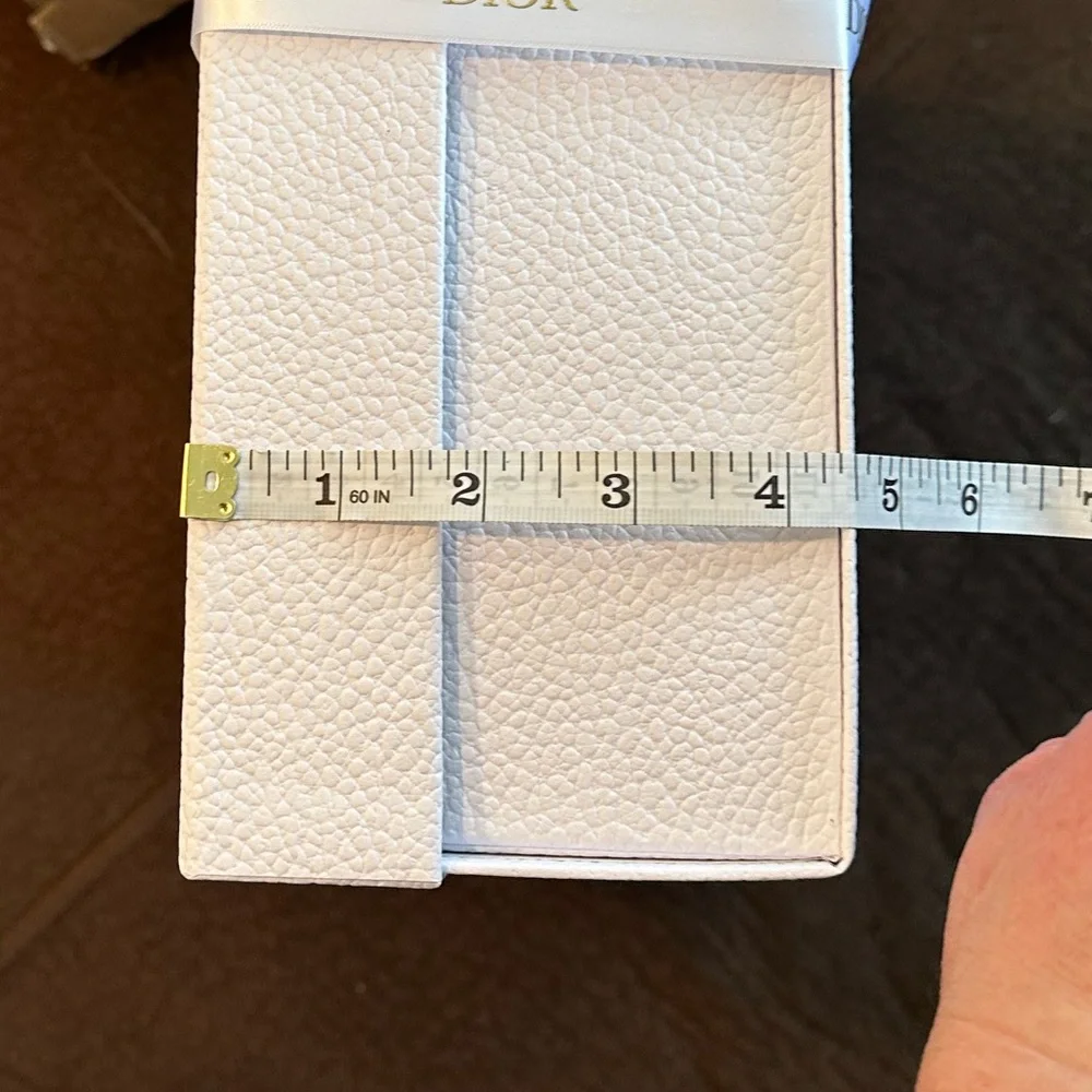 White pebble Dior Box with Ribbon - Picture 4 of 6